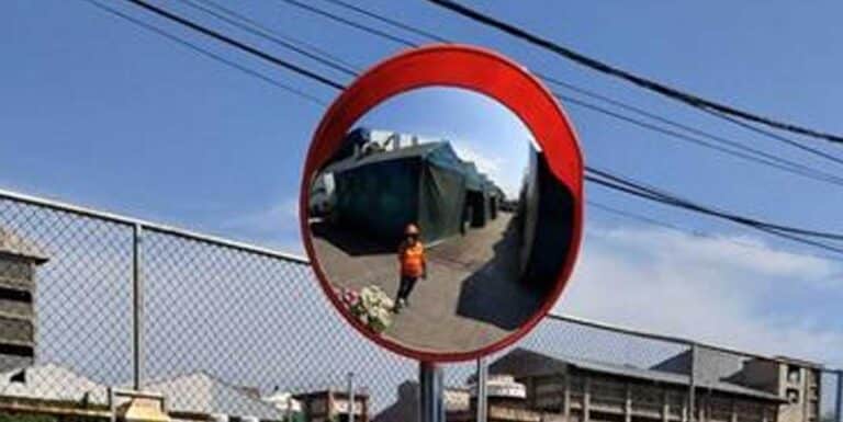 ติดตั้งกระจกนูน บริเวณทางแยก โกดัง